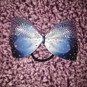 Cheer bow